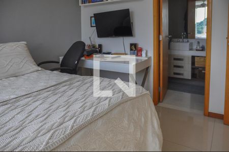 Apartamento à venda com 250m², 4 quartos e 2 vagas Apartamento à venda com 250m², 4 quartos e 2 vagasSuíte 2