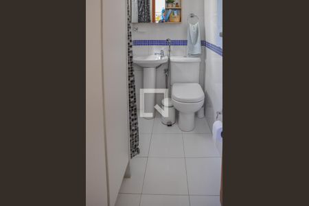 Apartamento à venda com 250m², 4 quartos e 2 vagas Apartamento à venda com 250m², 4 quartos e 2 vagasBanheiro de Serviço