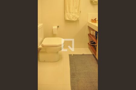 Apartamento à venda com 250m², 4 quartos e 2 vagas Apartamento à venda com 250m², 4 quartos e 2 vagasBanheiro da Suíte 2