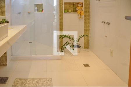 Apartamento à venda com 250m², 4 quartos e 2 vagas Apartamento à venda com 250m², 4 quartos e 2 vagasBanheiro da Suíte 3