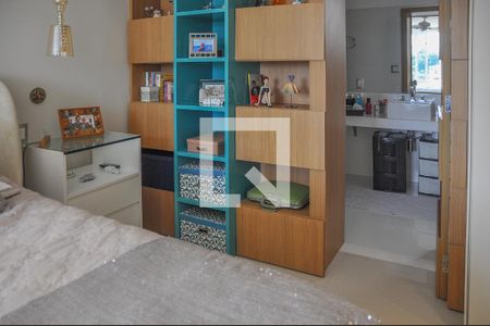 Apartamento à venda com 250m², 4 quartos e 2 vagas Apartamento à venda com 250m², 4 quartos e 2 vagasSuíte 4