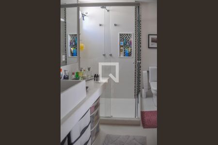 Apartamento à venda com 250m², 4 quartos e 2 vagas Apartamento à venda com 250m², 4 quartos e 2 vagasBanheiro da Suíte 4