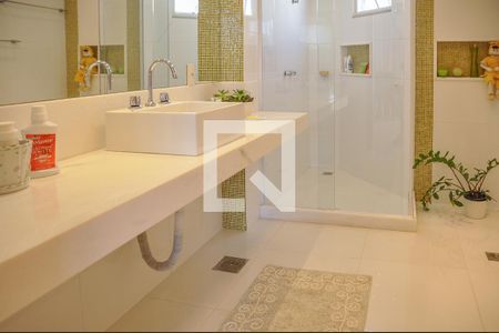 Apartamento à venda com 250m², 4 quartos e 2 vagas Apartamento à venda com 250m², 4 quartos e 2 vagasBanheiro da Suíte 3