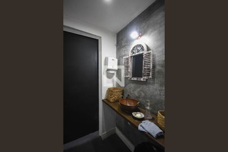 Casa à venda com 600m², 4 quartos e 3 vagas Casa à venda com 600m², 4 quartos e 3 vagasLavabo da varanda