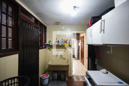 Casa à venda com 600m², 4 quartos e 3 vagas Casa à venda com 600m², 4 quartos e 3 vagasÁrea de serviço
