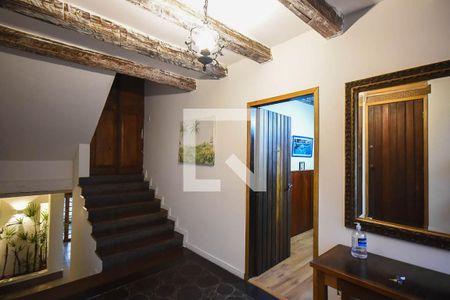 Casa à venda com 600m², 4 quartos e 3 vagas Casa à venda com 600m², 4 quartos e 3 vagasHall de entrada