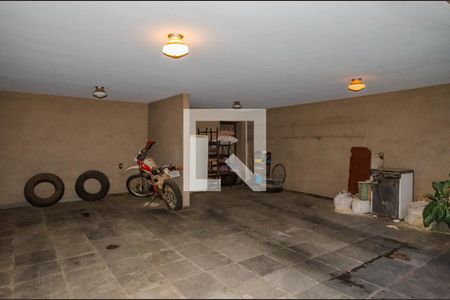 Casa à venda com 248m², 4 quartos e 4 vagas Casa à venda com 248m², 4 quartos e 4 vagasGaragem