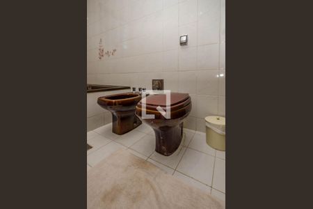 Casa à venda com 248m², 4 quartos e 4 vagas Casa à venda com 248m², 4 quartos e 4 vagasBanheiro Social