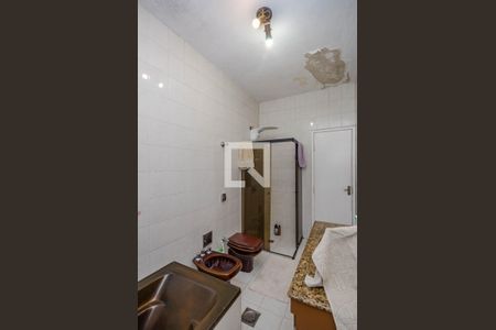 Casa à venda com 248m², 4 quartos e 4 vagas Casa à venda com 248m², 4 quartos e 4 vagasBanheiro Social