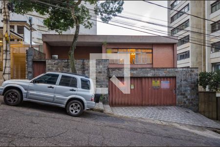Casa à venda com 248m², 4 quartos e 4 vagas Casa à venda com 248m², 4 quartos e 4 vagasFachada