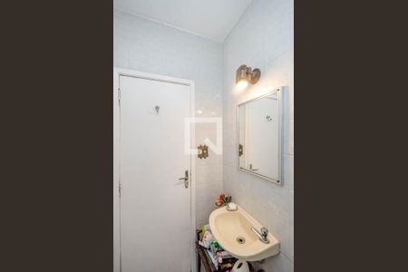 Casa à venda com 248m², 4 quartos e 4 vagas Casa à venda com 248m², 4 quartos e 4 vagasBanheiro Social piso inferior