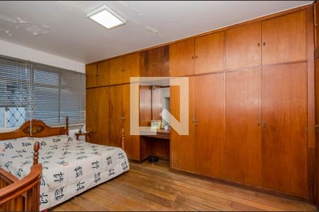 Casa à venda com 248m², 4 quartos e 4 vagas Casa à venda com 248m², 4 quartos e 4 vagasSuíte