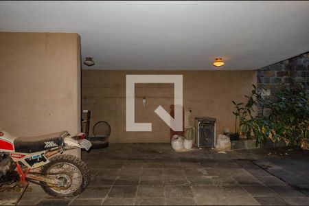 Casa à venda com 248m², 4 quartos e 4 vagas Casa à venda com 248m², 4 quartos e 4 vagasGaragem