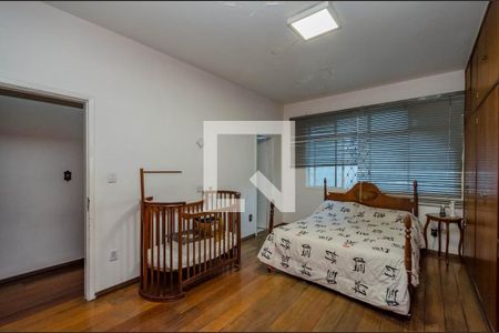 Casa à venda com 248m², 4 quartos e 4 vagas Casa à venda com 248m², 4 quartos e 4 vagasSuíte