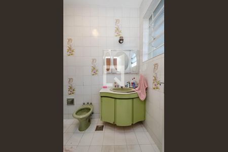 Casa à venda com 248m², 4 quartos e 4 vagas Casa à venda com 248m², 4 quartos e 4 vagasBanheiro da Suíte