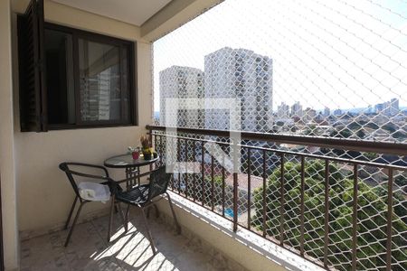 Apartamento à venda com 240m², 4 quartos e 3 vagasVaranda da sala 2