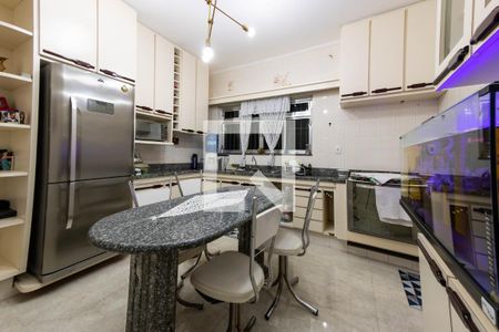 Casa à venda com 145m², 2 quartos e 2 vagas Casa à venda com 145m², 2 quartos e 2 vagasCozinha