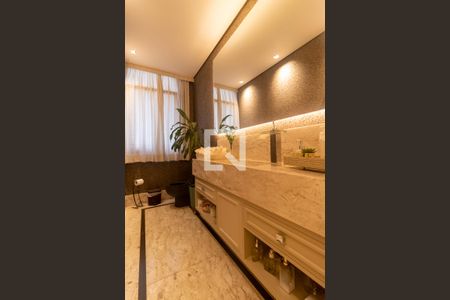 Apartamento à venda com 300m², 3 quartos e 3 vagas Apartamento à venda com 300m², 3 quartos e 3 vagasLavabo