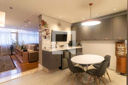 Apartamento à venda com 300m², 3 quartos e 3 vagas Apartamento à venda com 300m², 3 quartos e 3 vagasCopa e Cozinha
