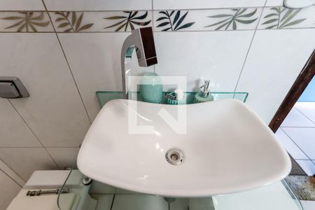 Casa à venda com 100m², 2 quartos e 2 vagas Casa à venda com 100m², 2 quartos e 2 vagasBanheiro da Suíte 2