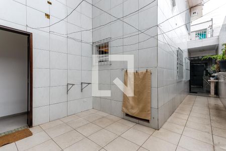 Casa à venda com 100m², 2 quartos e 2 vagas Casa à venda com 100m², 2 quartos e 2 vagasQuintal