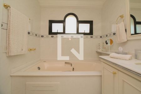 Apartamento à venda com 234m², 3 quartos e 4 vagasBanheiro Suíte