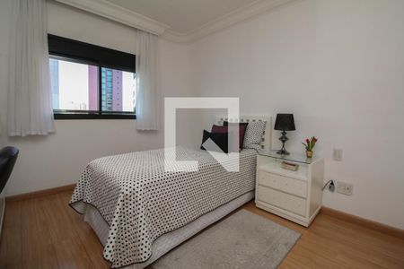 Apartamento à venda com 234m², 3 quartos e 4 vagasSuíte 2