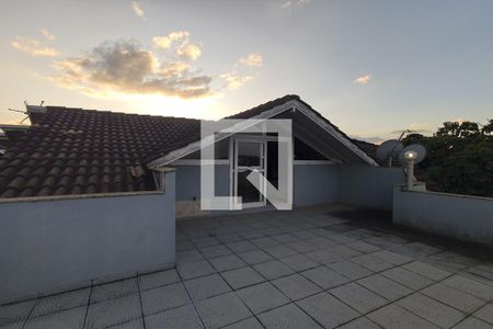 Casa à venda com 420m², 4 quartos e 2 vagasSacada do Quarto 4