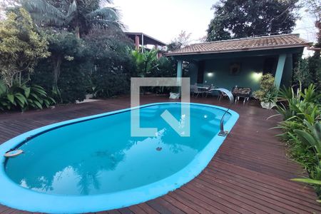 Casa à venda com 420m², 4 quartos e 2 vagasPiscina