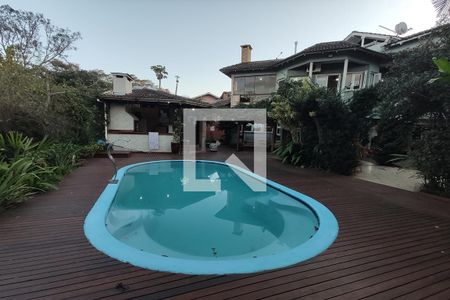 Casa à venda com 420m², 4 quartos e 2 vagasPiscina