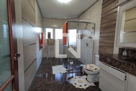 Casa à venda com 420m², 4 quartos e 2 vagasBanheiro da Suíte