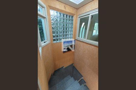 Casa à venda com 420m², 4 quartos e 2 vagasEscada