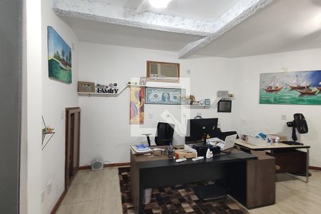 Casa à venda com 420m², 4 quartos e 2 vagasEscritório