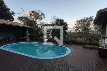 Casa à venda com 420m², 4 quartos e 2 vagasPiscina