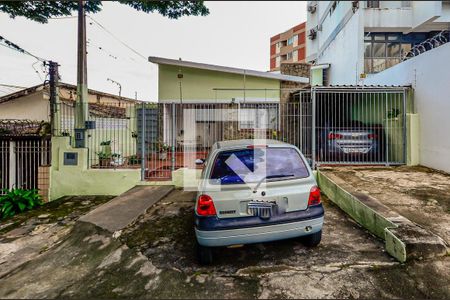 Casa à venda com 130m², 3 quartos e 2 vagas Casa à venda com 130m², 3 quartos e 2 vagasFachada