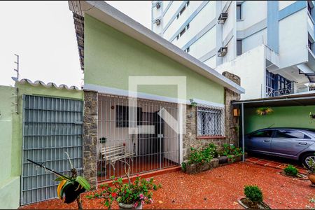 Casa à venda com 130m², 3 quartos e 2 vagas Casa à venda com 130m², 3 quartos e 2 vagasFachada