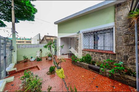 Casa à venda com 130m², 3 quartos e 2 vagas Casa à venda com 130m², 3 quartos e 2 vagasFachada