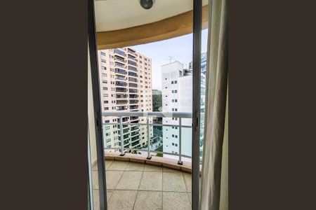 Apartamento para alugar com 99m², 2 quartos e 3 vagas Apartamento para alugar com 99m², 2 quartos e 3 vagasVaranda