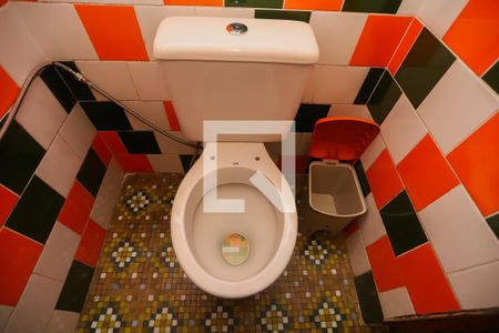 Casa à venda com 440m², 4 quartos e 4 vagasBanheiro de Serviço