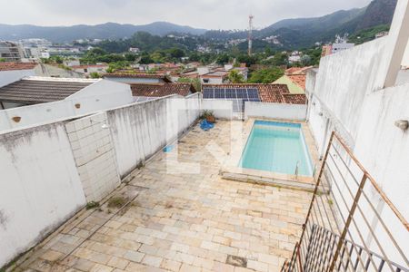 Casa de condomínio à venda com 270m², 3 quartos e sem vaga Casa de condomínio à venda com 270m², 3 quartos e sem vagaPiscina