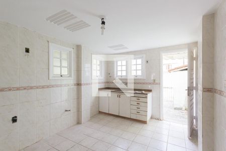 Casa de condomínio à venda com 270m², 3 quartos e sem vaga Casa de condomínio à venda com 270m², 3 quartos e sem vagaCozinha