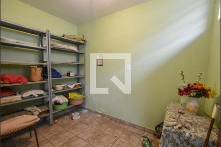 Casa à venda com 136m², 2 quartos e 2 vagasQuarto de Serviços