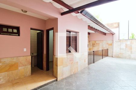 Casa à venda com 340m², 4 quartos e 6 vagas Casa à venda com 340m², 4 quartos e 6 vagasÁrea Externa