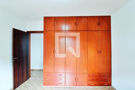 Casa à venda com 340m², 4 quartos e 6 vagas Casa à venda com 340m², 4 quartos e 6 vagasQuarto 3