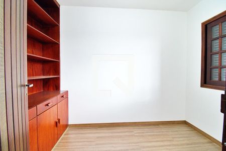 Casa à venda com 340m², 4 quartos e 6 vagas Casa à venda com 340m², 4 quartos e 6 vagasSaleta da Suíte