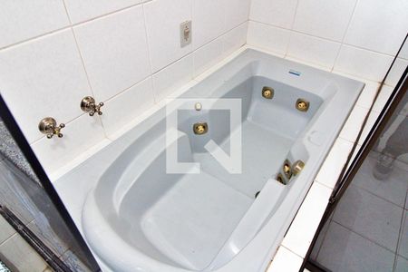 Casa à venda com 340m², 4 quartos e 6 vagas Casa à venda com 340m², 4 quartos e 6 vagasBanheiro da Suíte