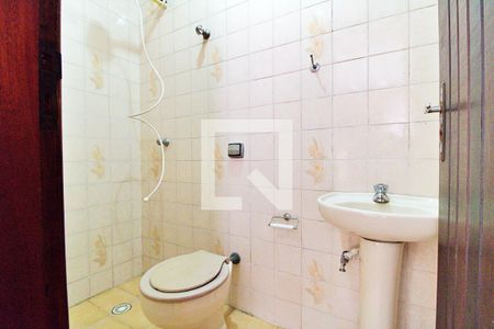 Casa à venda com 340m², 4 quartos e 6 vagas Casa à venda com 340m², 4 quartos e 6 vagasBanheiro de Serviço