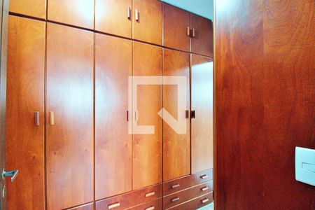 Casa à venda com 340m², 4 quartos e 6 vagas Casa à venda com 340m², 4 quartos e 6 vagasCloset da Suíte