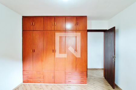 Casa à venda com 340m², 4 quartos e 6 vagas Casa à venda com 340m², 4 quartos e 6 vagasQuarto 2