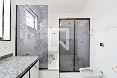 Casa à venda com 340m², 4 quartos e 6 vagas Casa à venda com 340m², 4 quartos e 6 vagasBanheiro da Suíte